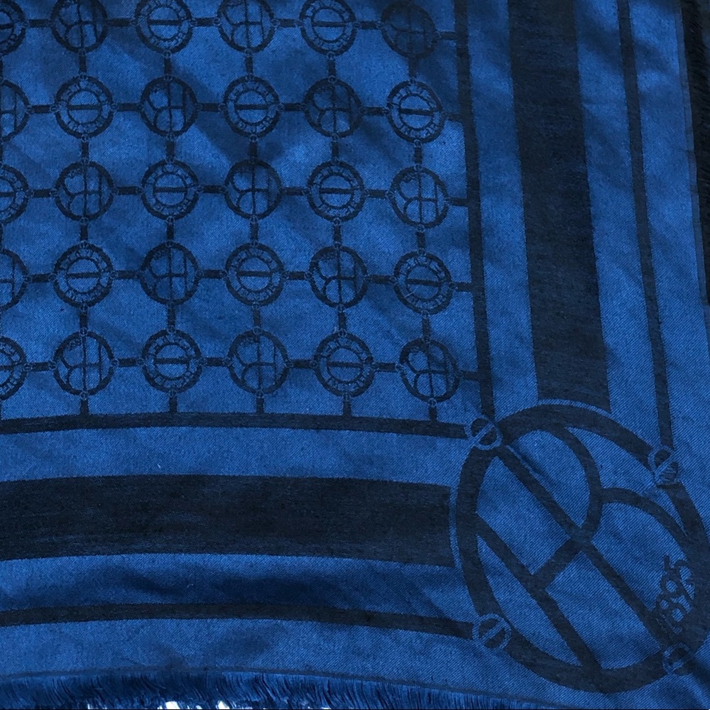 Henri Bendel Blanket Scarf